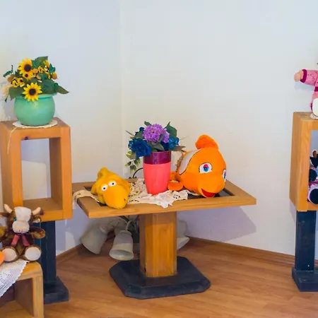 Laura فيلة موستار