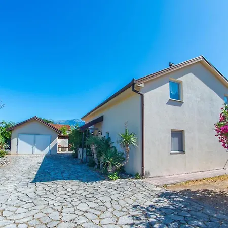 Villa Laura *