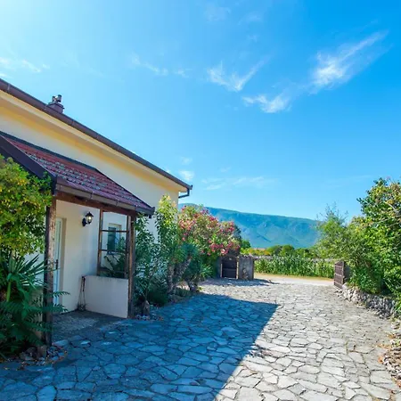 Laura Villa Mostar